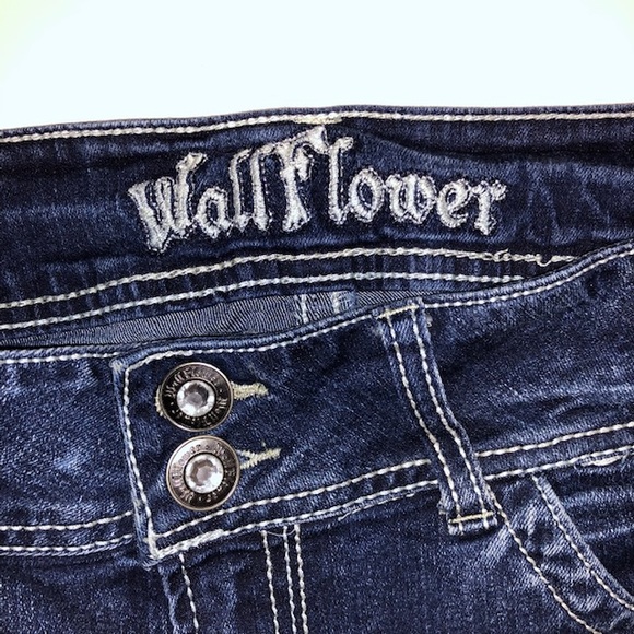 Wallflower ladies capris - Picture 2 of 6